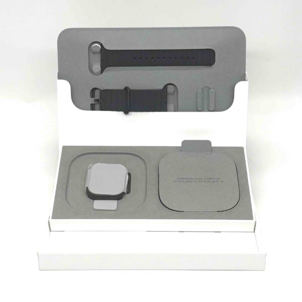 Apple Watch Ultra 3 49mm Noir, Bracelet Océan Noir, Boîte ouverte – Image 5