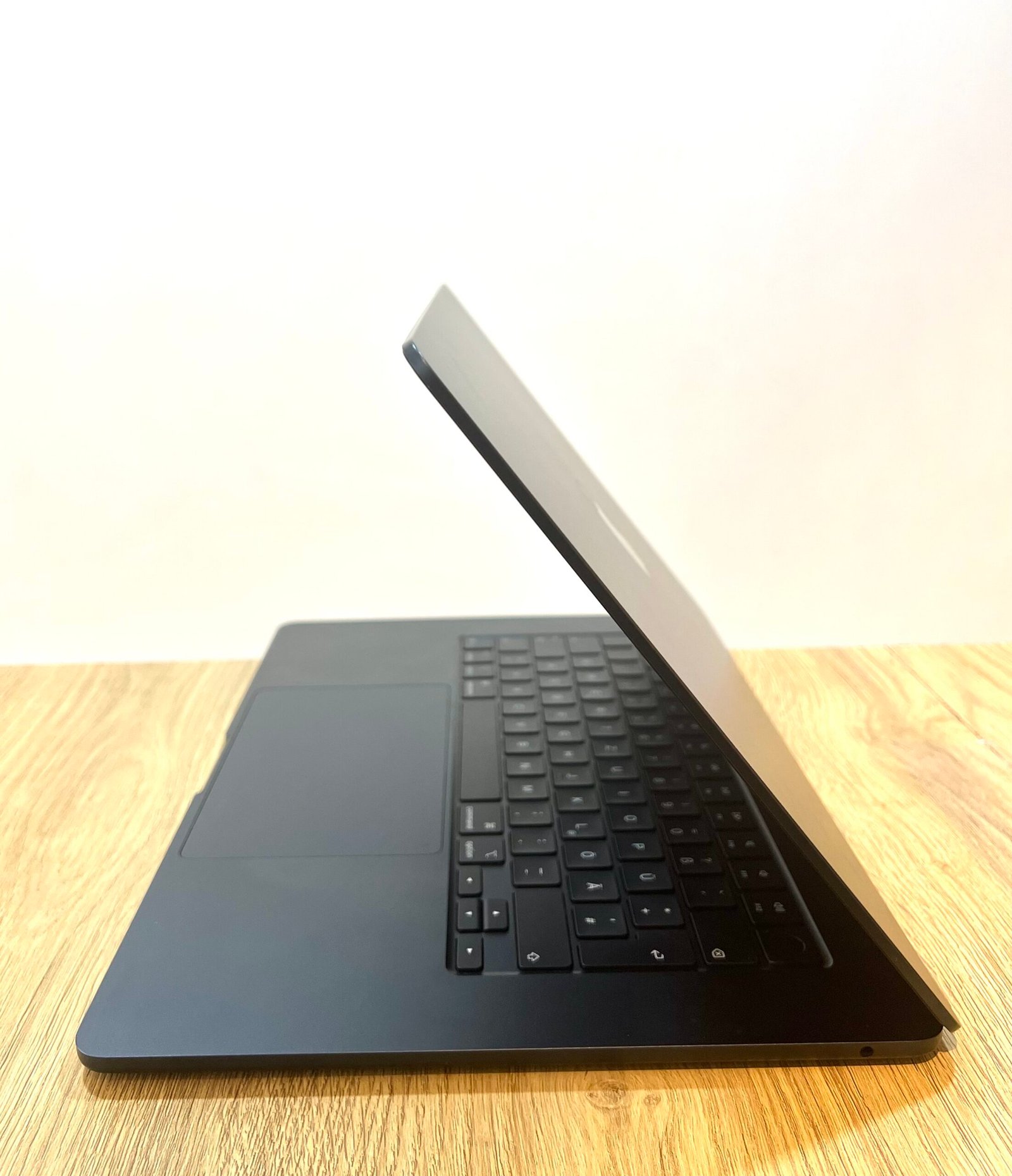 MacBook Air M4 15" 24Go 1To Bleu Minuit Occasion (Batterie 100%) – Image 3