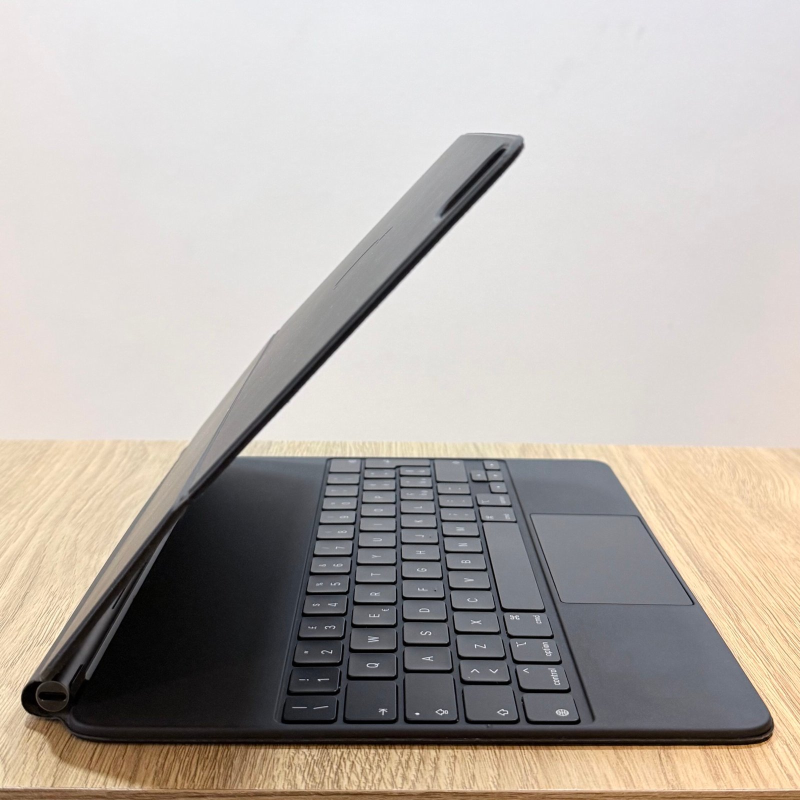 Magic Keyboard pour iPad Air et iPad Pro 13" Qwerty Occasion – Image 4