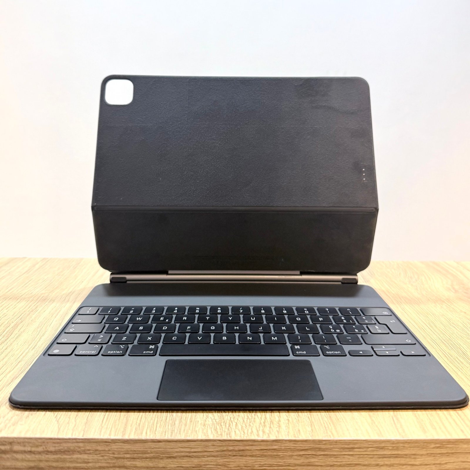 Magic Keyboard pour iPad Air et iPad Pro 13" Qwerty Occasion – Image 2