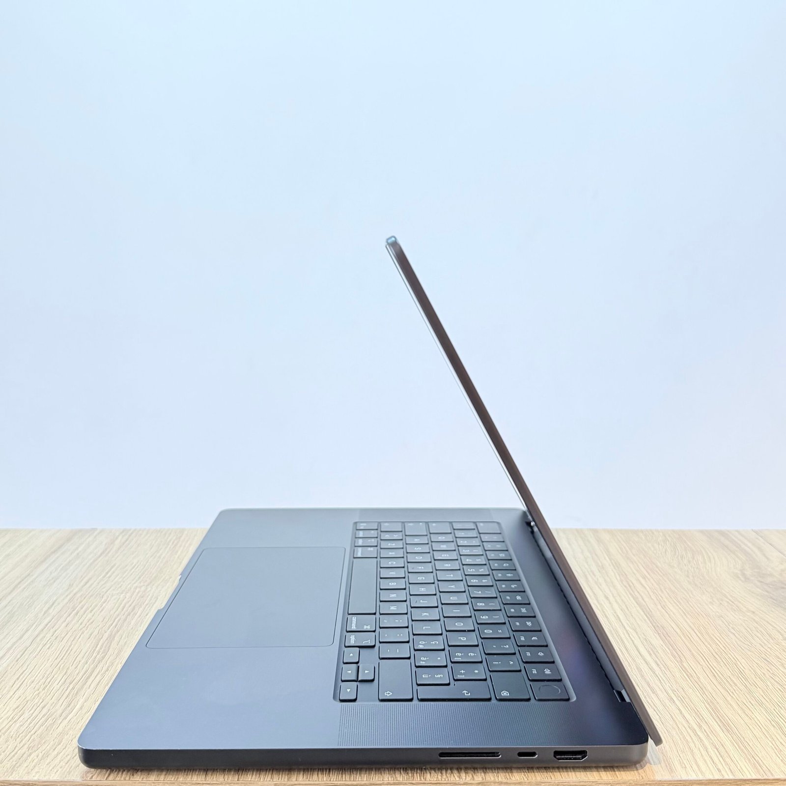MacBook Pro M5 Pro 16" 24Go 1To Noir sidéral Occasion (Batterie 100%) – Image 5