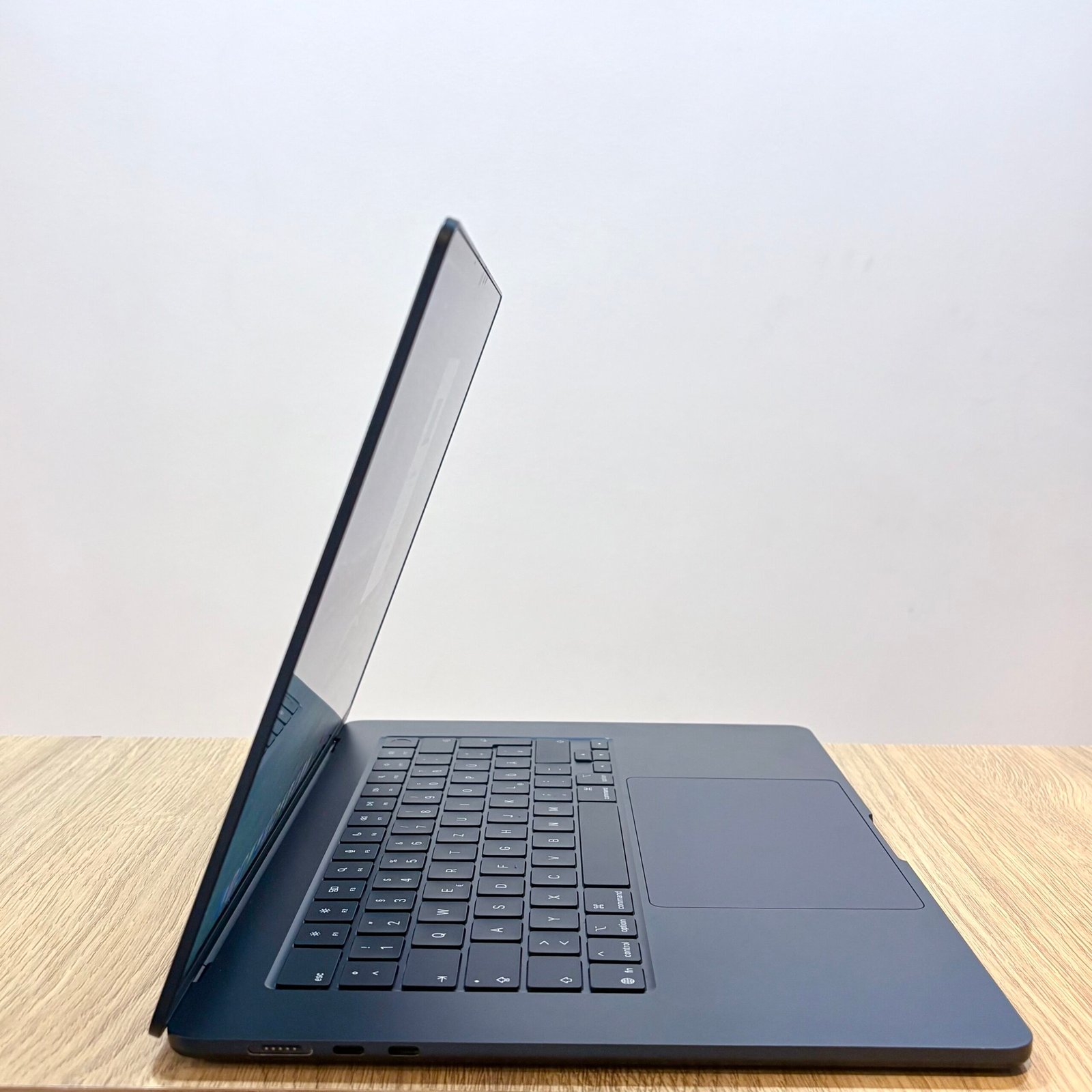 MacBook Air M4 15" 16Go 256 Go Minuit Occasion (Batterie 99%) – Image 4