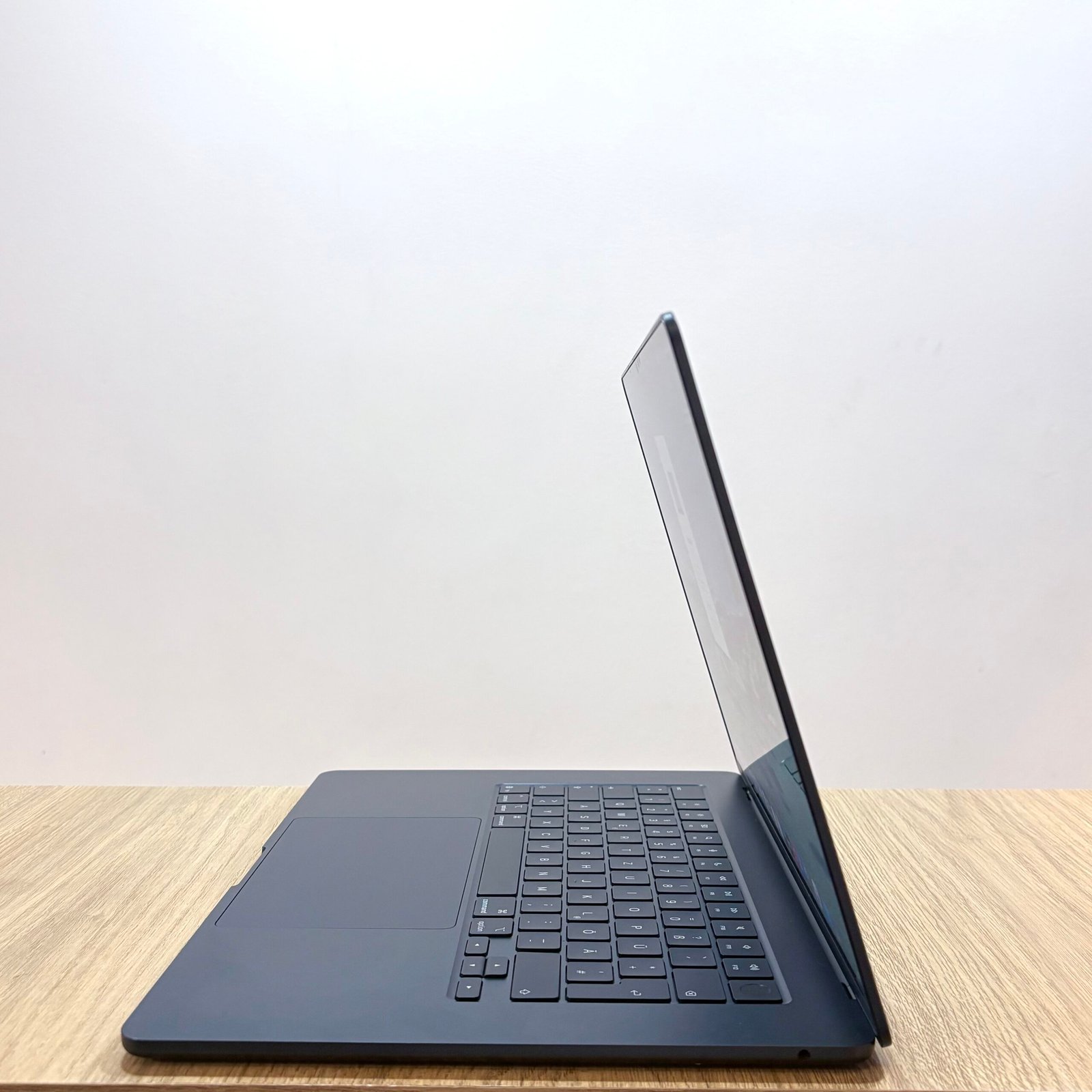 MacBook Air M4 15" 16Go 256 Go Minuit Occasion (Batterie 99%) – Image 3