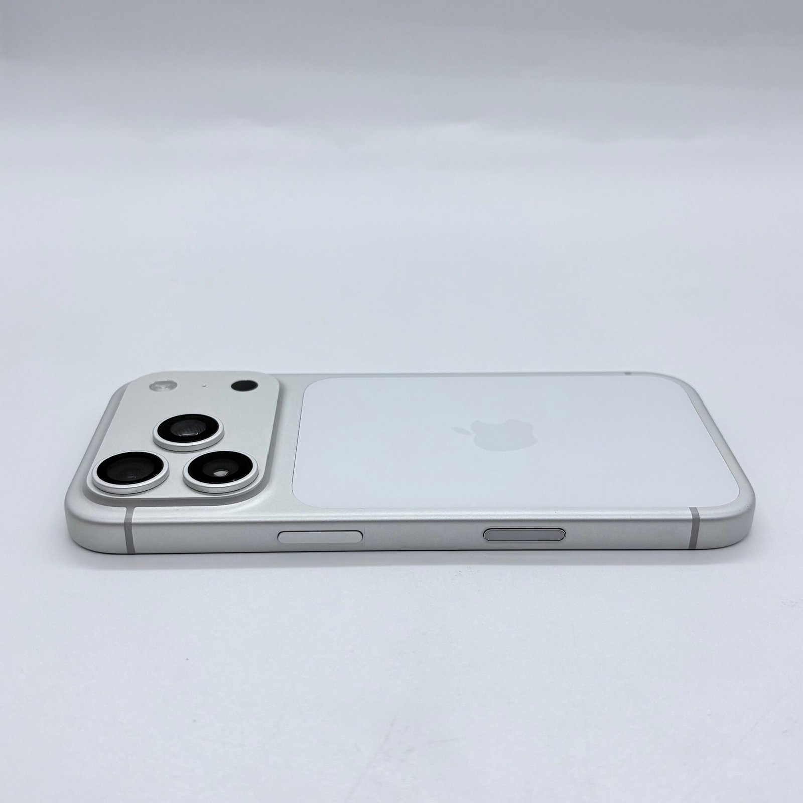 iPhone 17 Pro Blanc E-Sim 256 Go Occasion (Batterie 100%) – Image 5