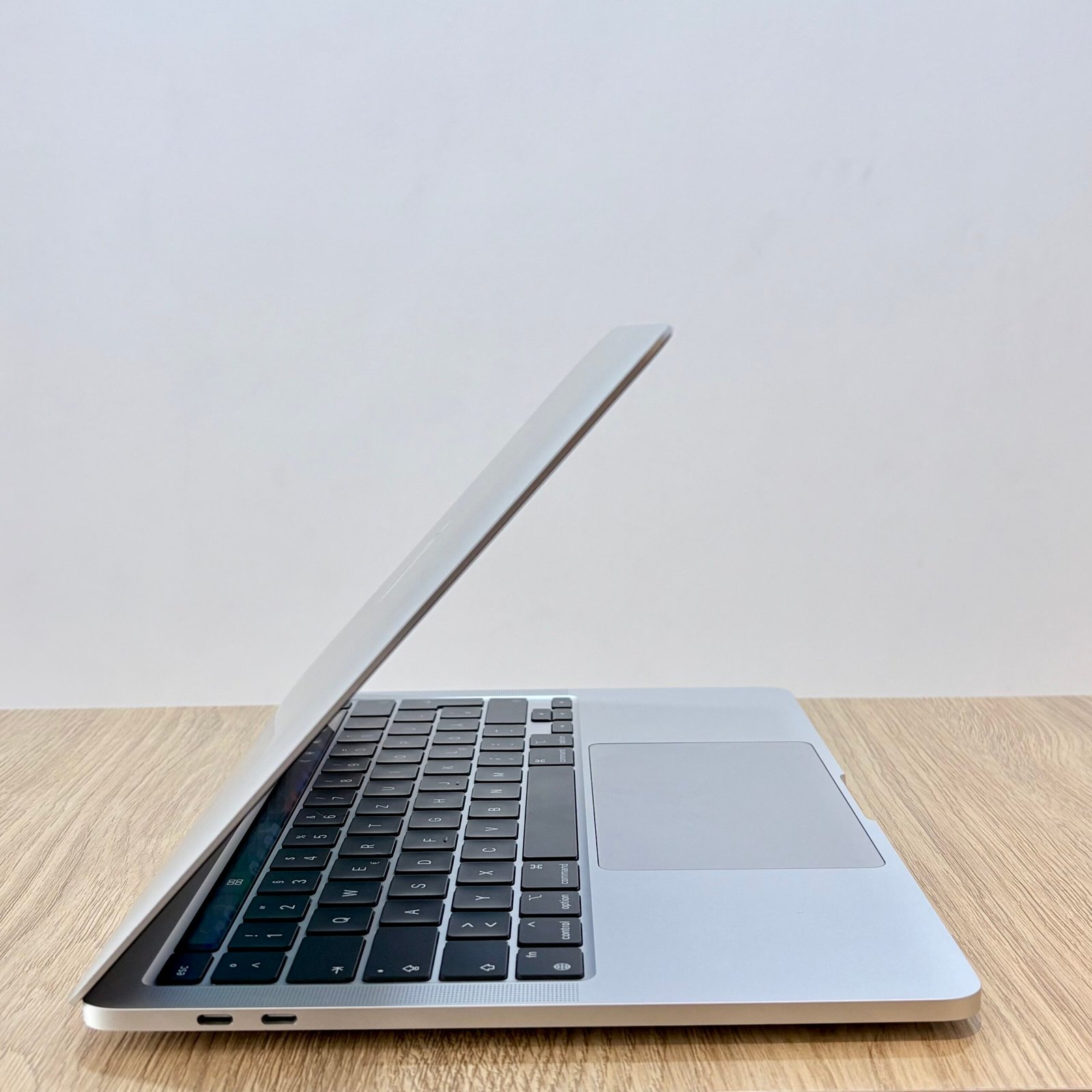 Macbook Pro M2 13" 8/256 Argent Occasion (Batterie 95%) – Image 3