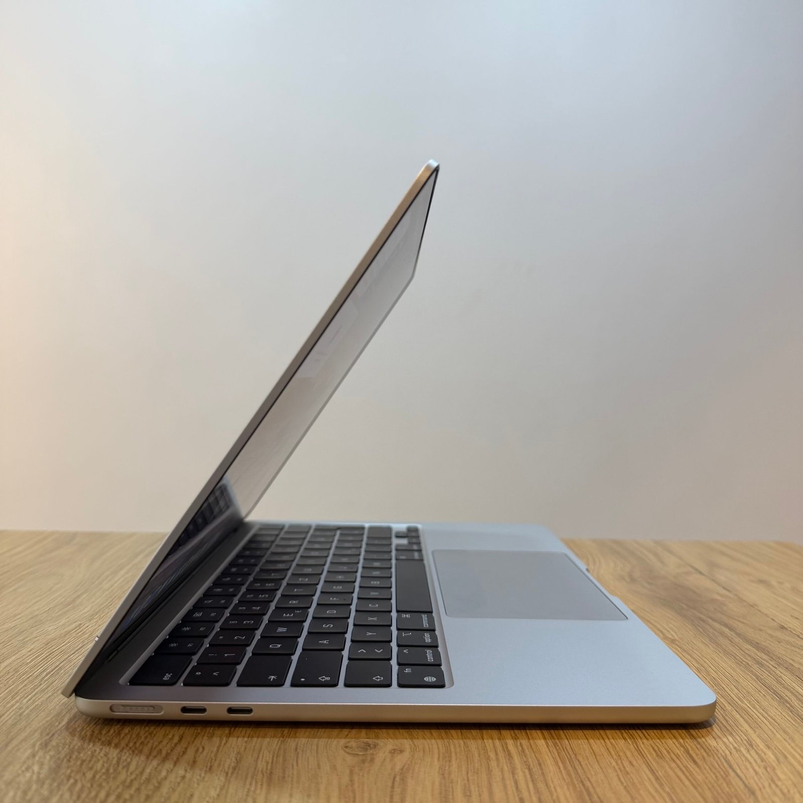 MacBook Air M2 13" 16Go 256 Go Occasion Argent (Batterie 99%) – Image 3
