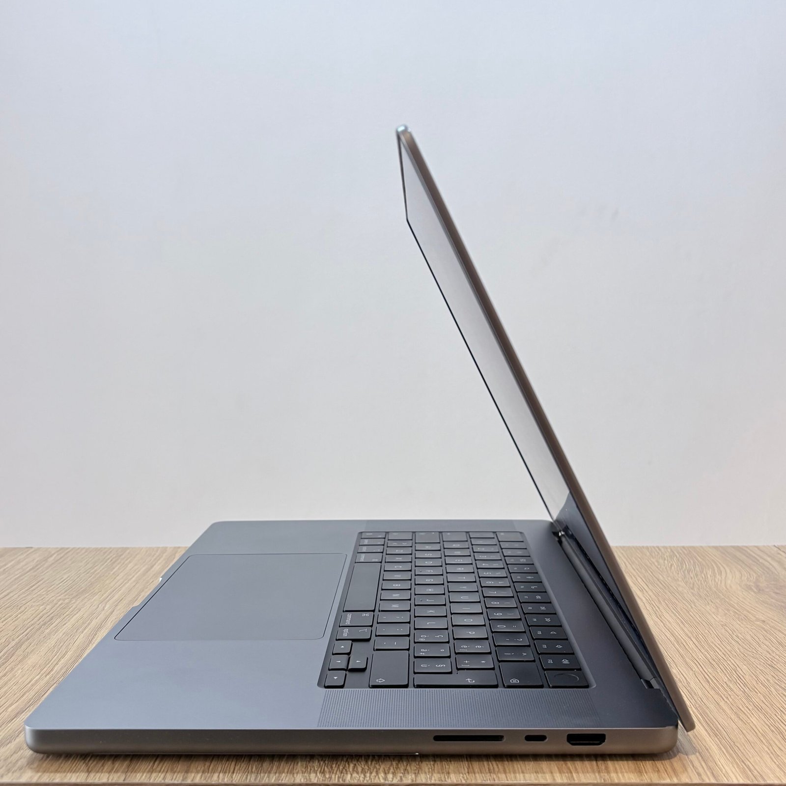 Macbook Pro M1 Max 16" 32/1To Gris Occasion (Batterie 100%) – Image 4