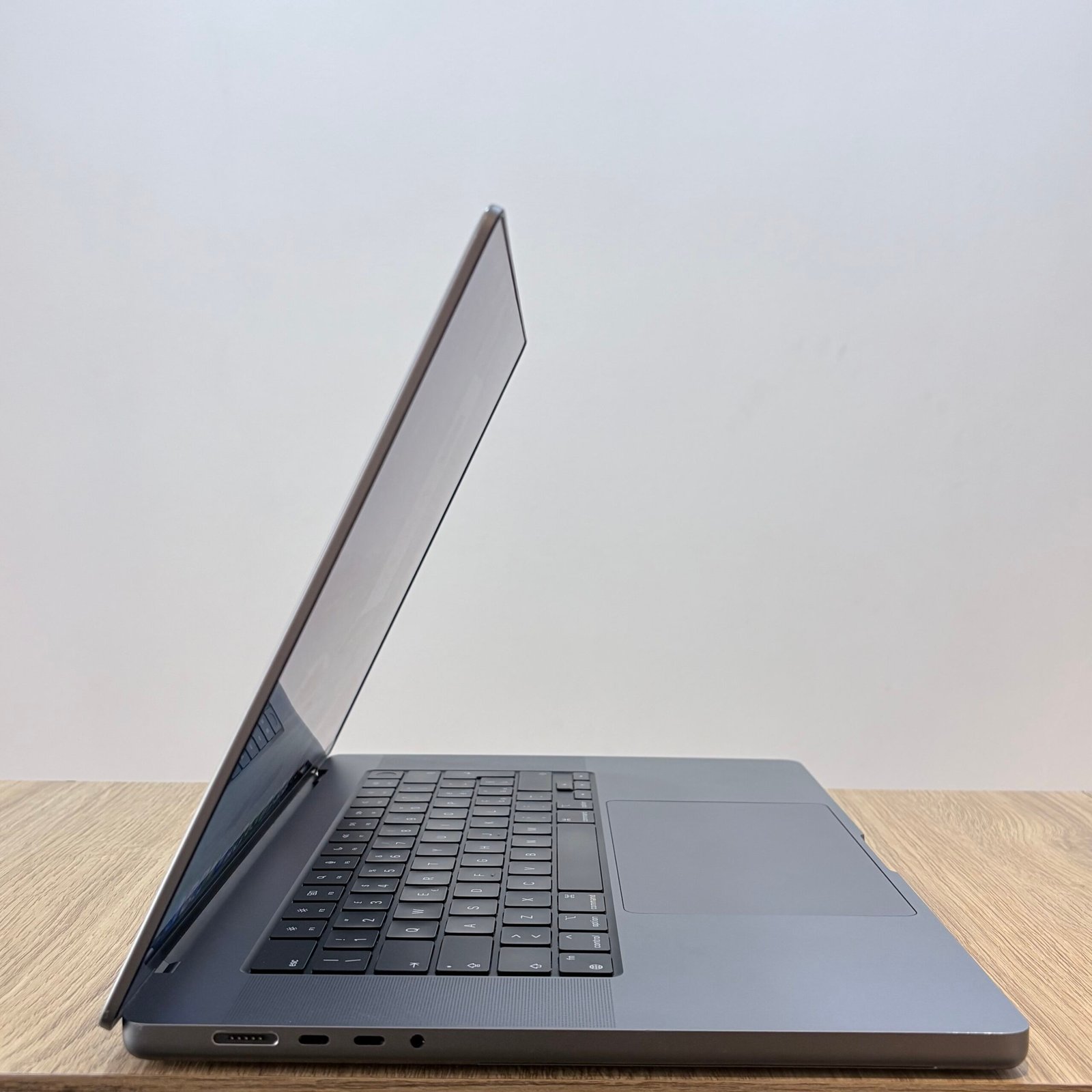 Macbook Pro M1 Max 16" 32/1To Gris Occasion (Batterie 100%) – Image 5