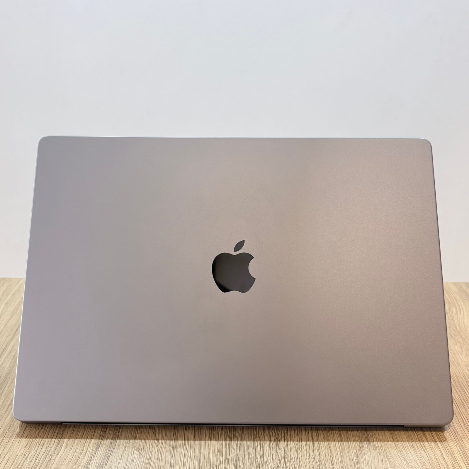 Macbook Pro M1 Max 16" 32/1To Gris Occasion (Batterie 100%) – Image 3