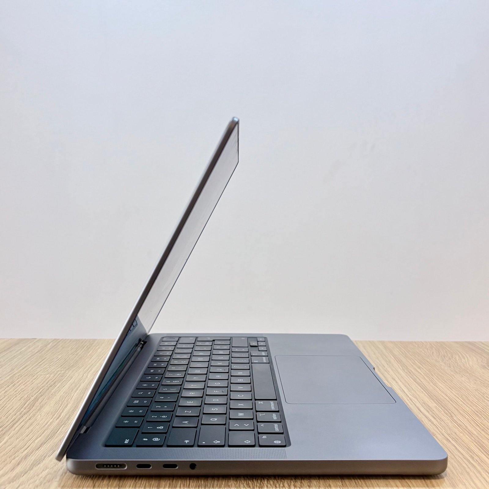 Macbook Pro M3 14" 8/512 Gris Occasion (Batterie 89%) – Image 4