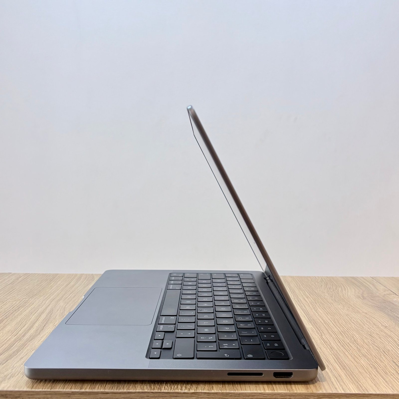 Macbook Pro M3 14" 8/512 Gris Occasion (Batterie 89%) – Image 3