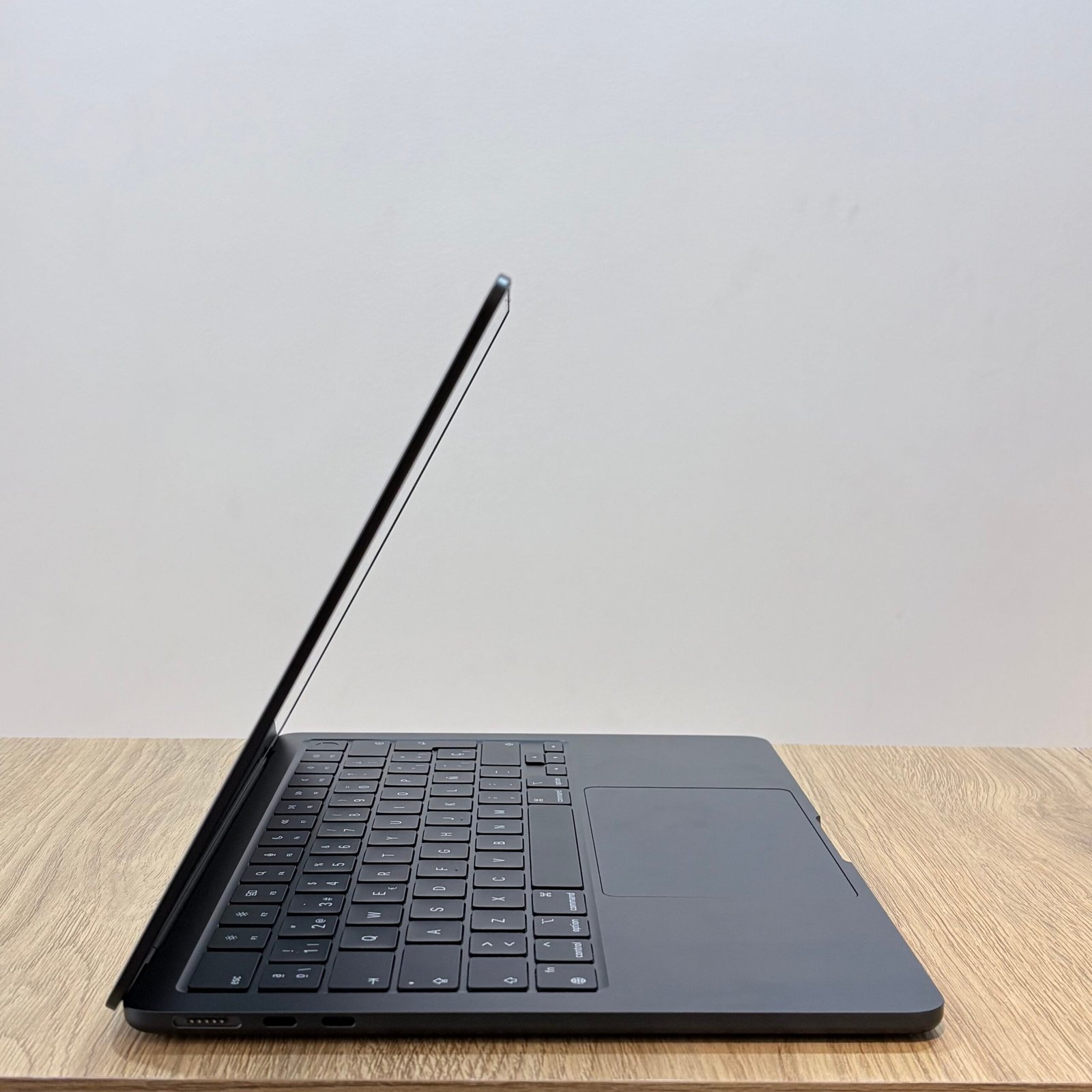MacBook Air M3 13" 16/256 Minuit Occasion (Batterie 96%) – Image 3