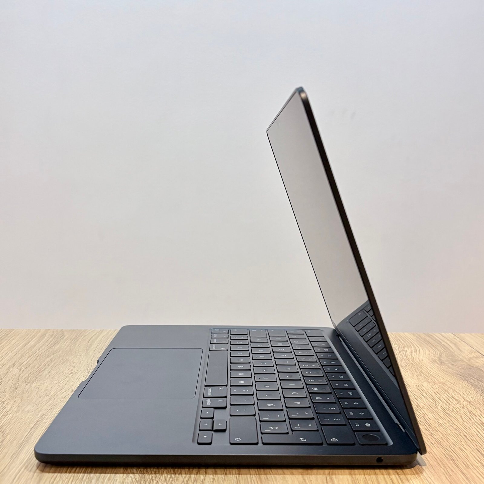 MacBook Air M3 13" 16/256 Minuit Occasion (Batterie 95%) – Image 4
